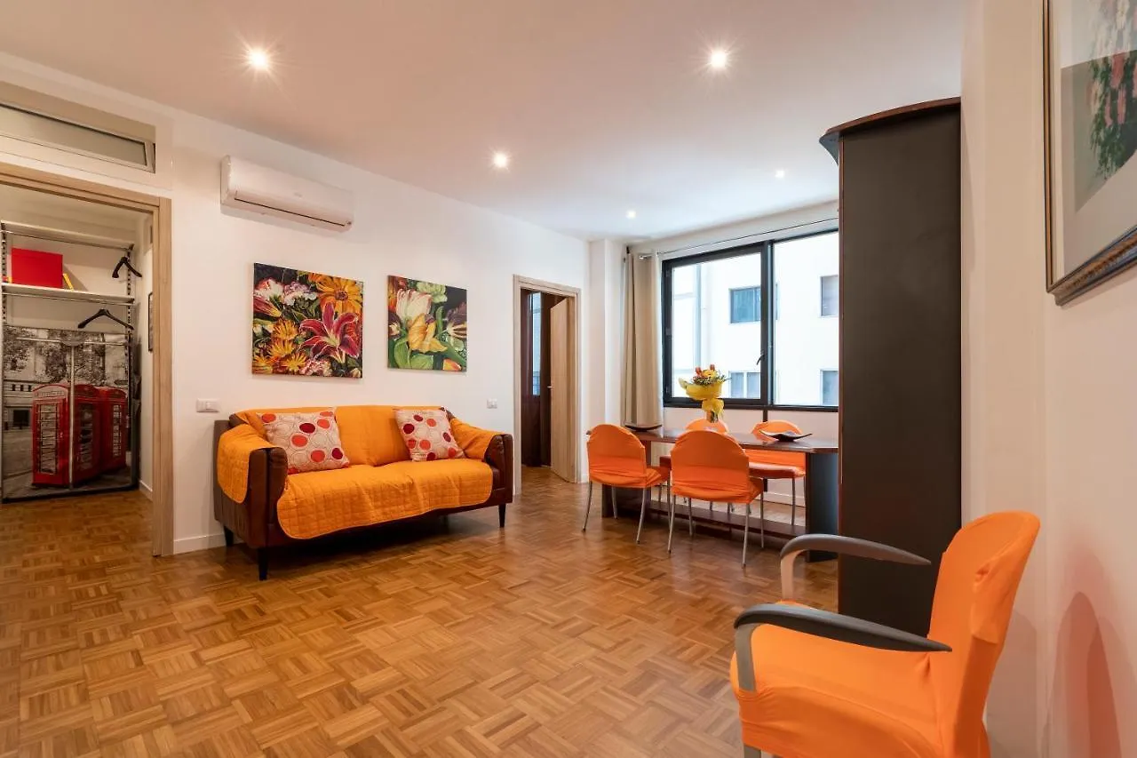バーリCasa Dei Fiori Colorful Apt Near The Stationアパートメント 0*, バーリ イタリア
